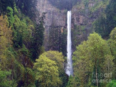 Multnomah Falls is a hanging waterfall in the Columbia River Gorge created as the flood scoured the hillside.