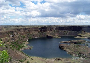 The coulee and the lake at Dry Falls