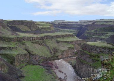 The deep Palouse River Canyon