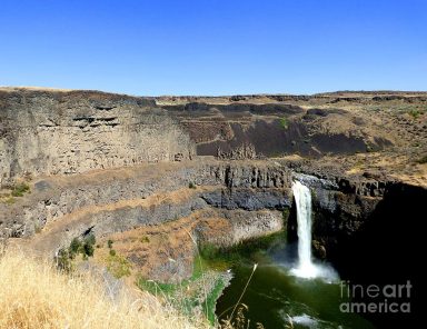 Palouse Falls and the scablands above the falls